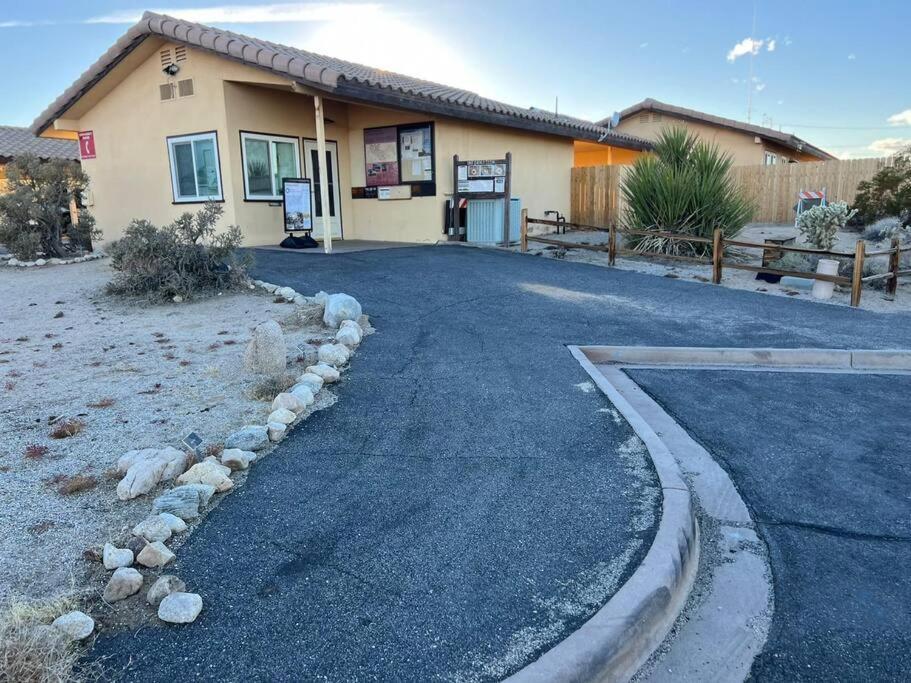 Joshua Tree National Park - Cozy Palms Getaway Apartamento Twentynine Palms Exterior foto
